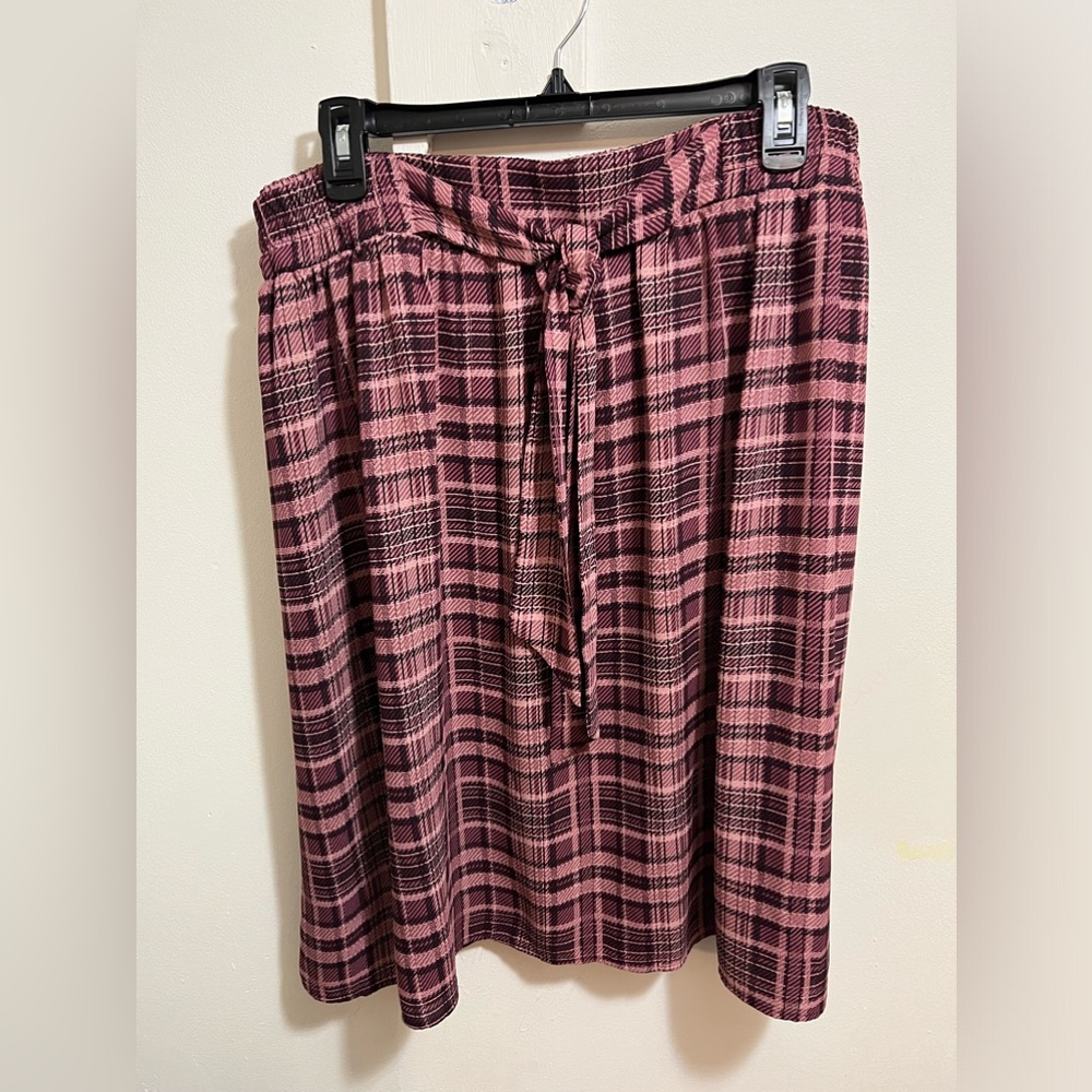Elle skirt excellent condition XXL. Smoke/pet free.